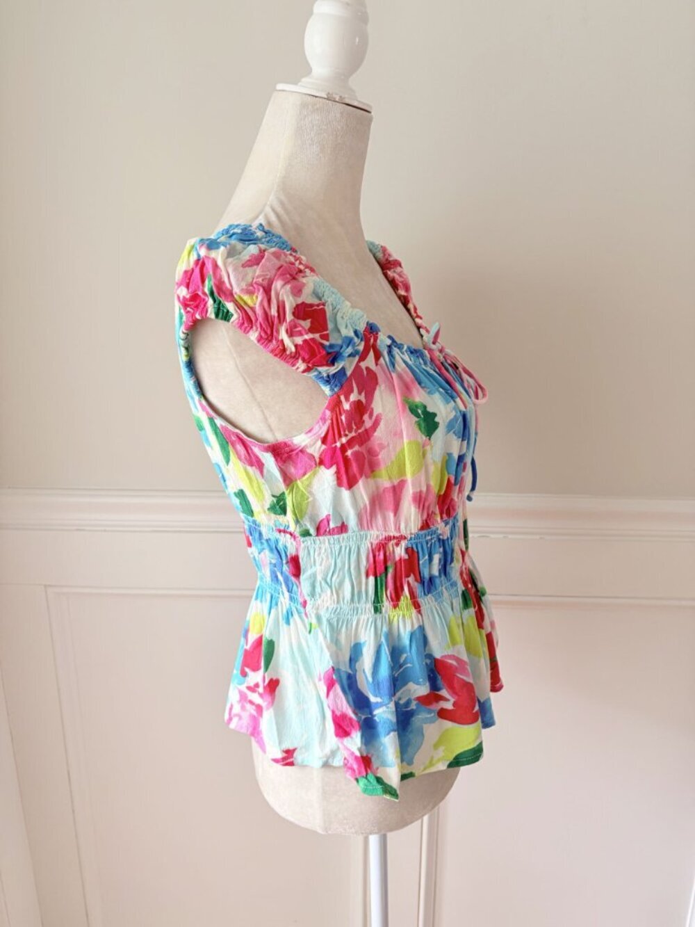 Old Navy M Floral Stretch Tie-Neck Blouse Vibrant Colors Lightweight & Elastic W - Picture 4 of 7